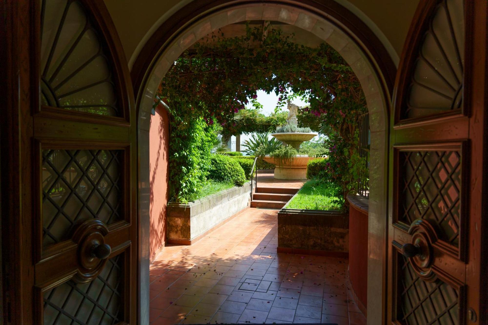 Suite Aphrodite - Exclusive Flat Salerno Buitenkant foto